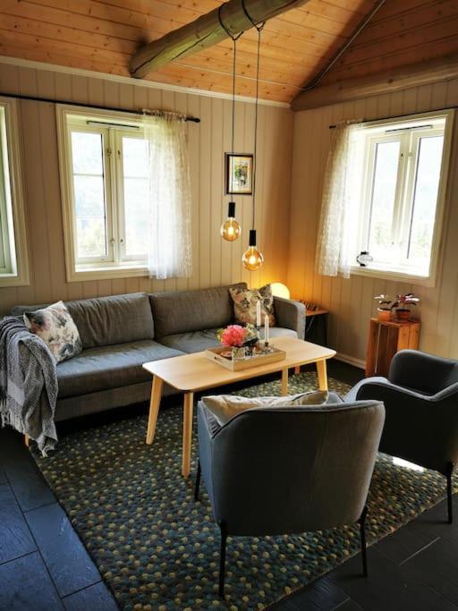 Nydelig Lite Hus Med Egen Vedfyrt Baksteovn. Villa Kaupanger Exterior photo