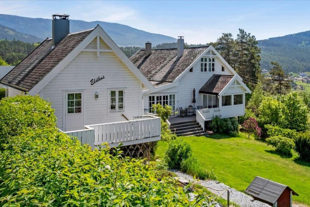 Nydelig Lite Hus Med Egen Vedfyrt Baksteovn. Villa Kaupanger Exterior photo